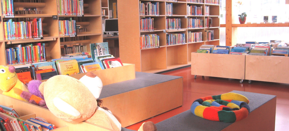 Kinderbär Teddybär im Kinderbereich